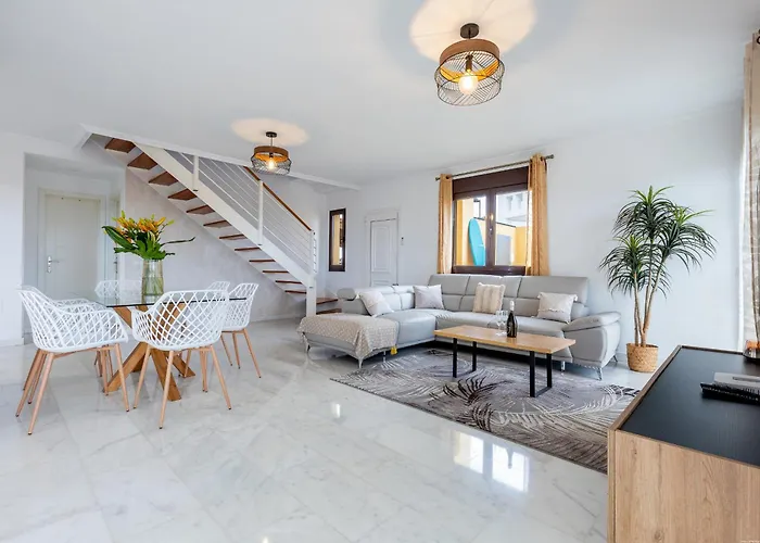 Villa With 4 Bedrooms And Private Heated Pool